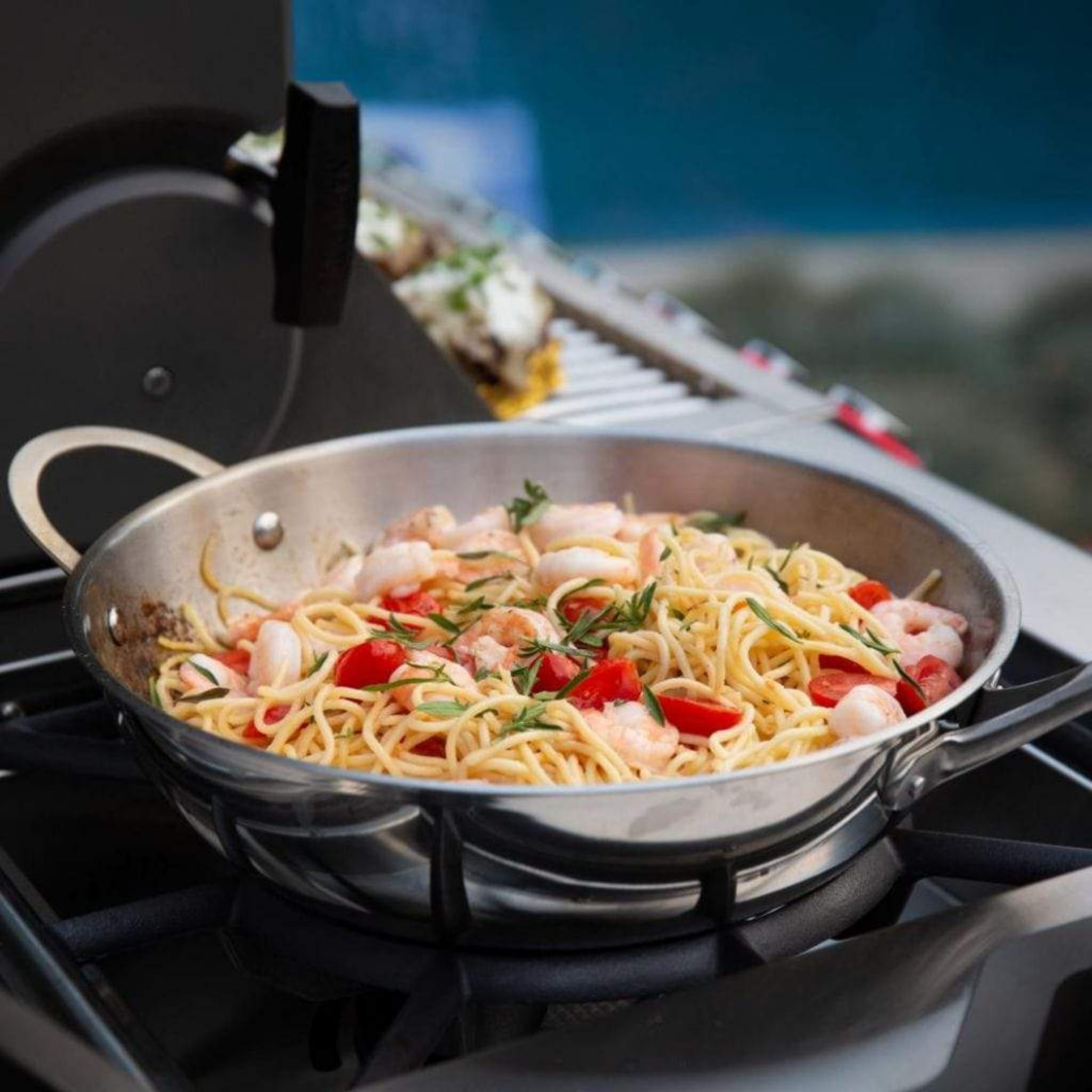 Napoleon Prestige Pro™ 825 RSBI with Power Side Burner, Infrared Rear & Bottom Burners