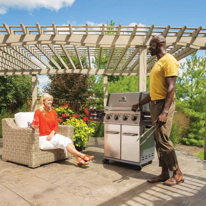 Broil King Regal S420 Pro Stainless Steel 4 Burner Liquid Propane Grill