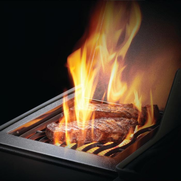 Napoleon Rogue® XT 625 SIB with Infrared Side Burner - In Stock